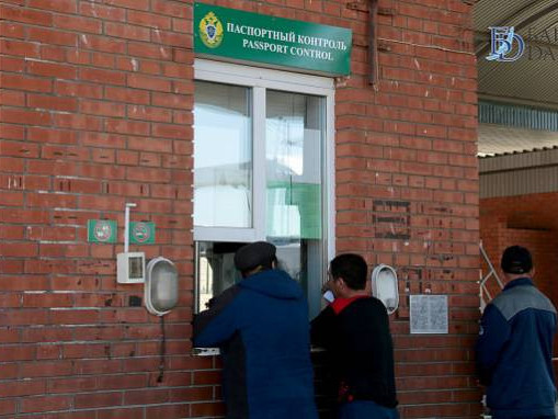Монголоос ОХУ-руу айраг, ааруул нэвтрүүлэхийг завдсан иргэдийг саатуулсан талаар мэдээлжээ