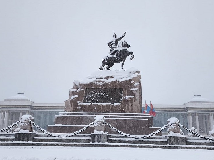 СЭРЭМЖЛҮҮЛЭГ: Цас орж, цасан шуурга шуурна 