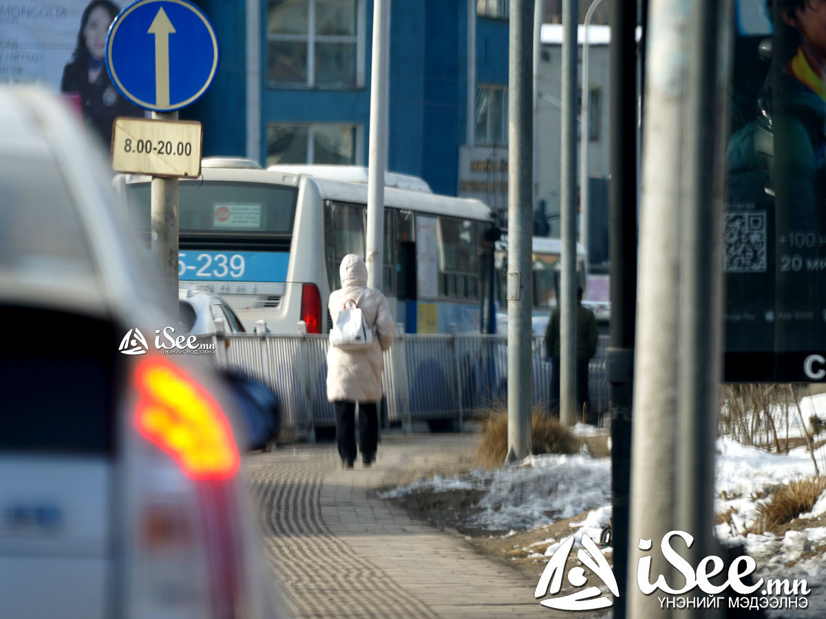 Оюутнууд нийтийн тээврийн автобусанд 250, троллейбусанд 100 төгрөг төлж зорчдог болно