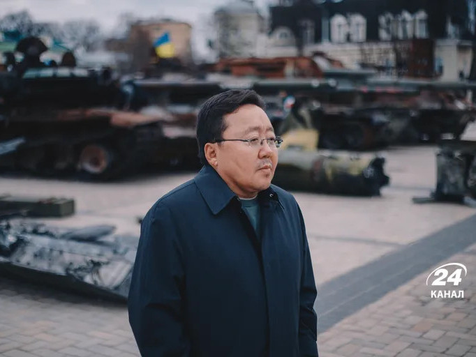 "В.Путины өнөөдөр хийж байгаа зүйлийг ирээдүйд хэн ч давтах ёсгүй" гэж Ерөнхийлөгч асан Ц.Элбэгдорж Украины хэвлэлд ярилцлага өгчээ