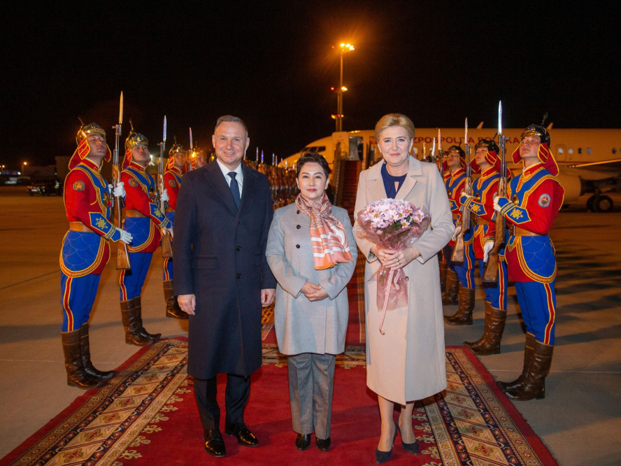 БНПУ-ын Ерөнхийлөгч Анджей Дудагийн төрийн айлчлал өндөрлөж, Элчин сайд Кшыштоф Бойко болон албаны бусад хүмүүс үдлээ