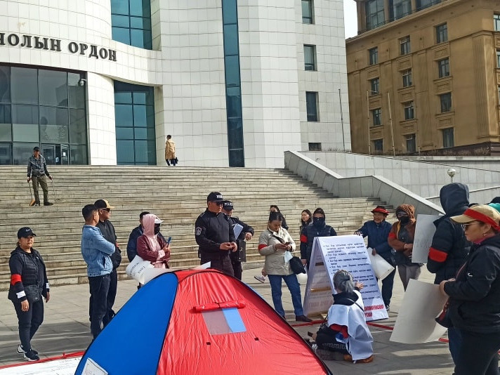 LIVE: Улаанбаатар хотод ТҮЦ-үүдийг нүүлгэн шилжүүлж буйтай холбоотойгоор "ТҮЦ-ээр амь зуугчдын холбоо" өлсгөлөн зарлалаа