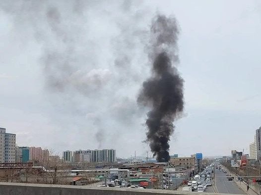 Барс худалдааны төвд агуулах шатаж байсныг бүрэн унтраажээ