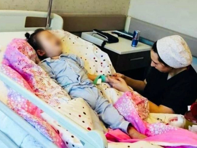 Хойд эцэгтээ зодуулсан гурван настай хүү гурав дахь хагалгаандаа орохоор болжээ