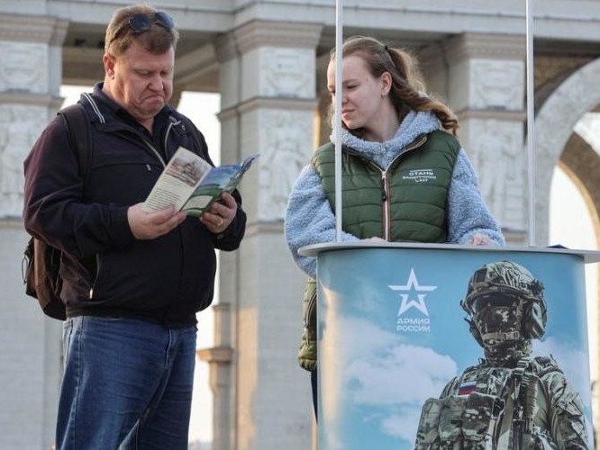 "Орост цэргийн алба хаахаар гэрээ байгуулсан гадаадын иргэнд ОХУ-ын иргэншил өгөх" зарлигийг В.Путин баталжээ