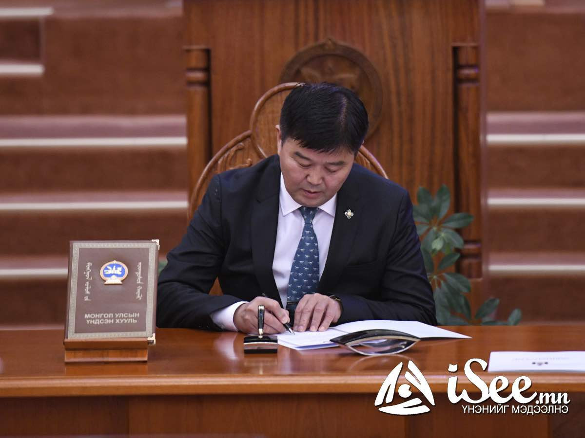 Л.Энх-Амгалан, С.Чинзориг, Х.Болорчулуун нар “Хүүхдийн хоол” сэдвээр илтгэл тавина