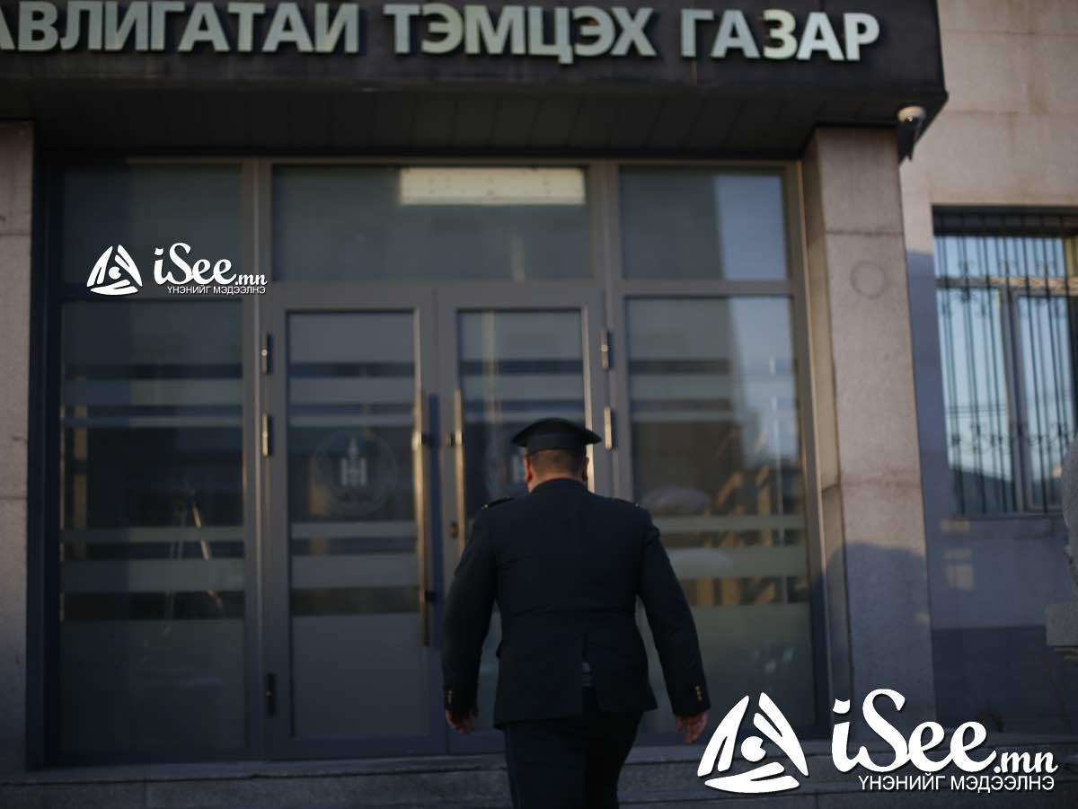 Авлига нэхэж байгаад илчлэгдсэн нийгмийн даатгалын байцаагч А.Гунгааноров нарт холбогдох хэрэг шүүхэд шилжиж маргааш товложээ