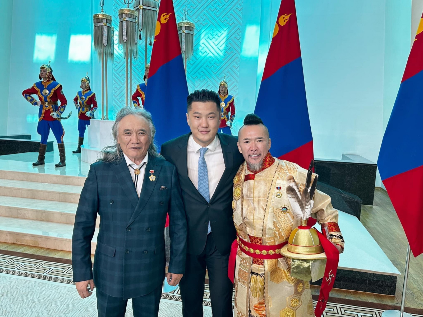 "Хар сарнай" хамтлагийн дуучин С.Амармандах МУГЖ цол хүртлээ