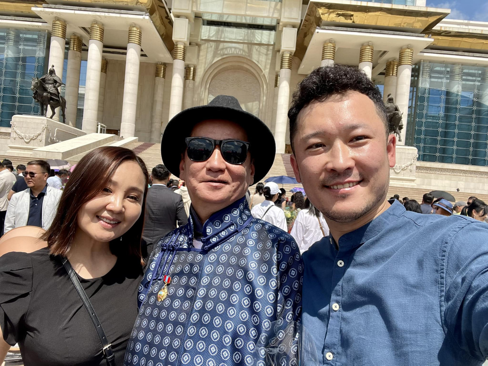 Жүжигчин Б.Баатархүү "Монгол улсын гавьяат жүжигчин" боллоо