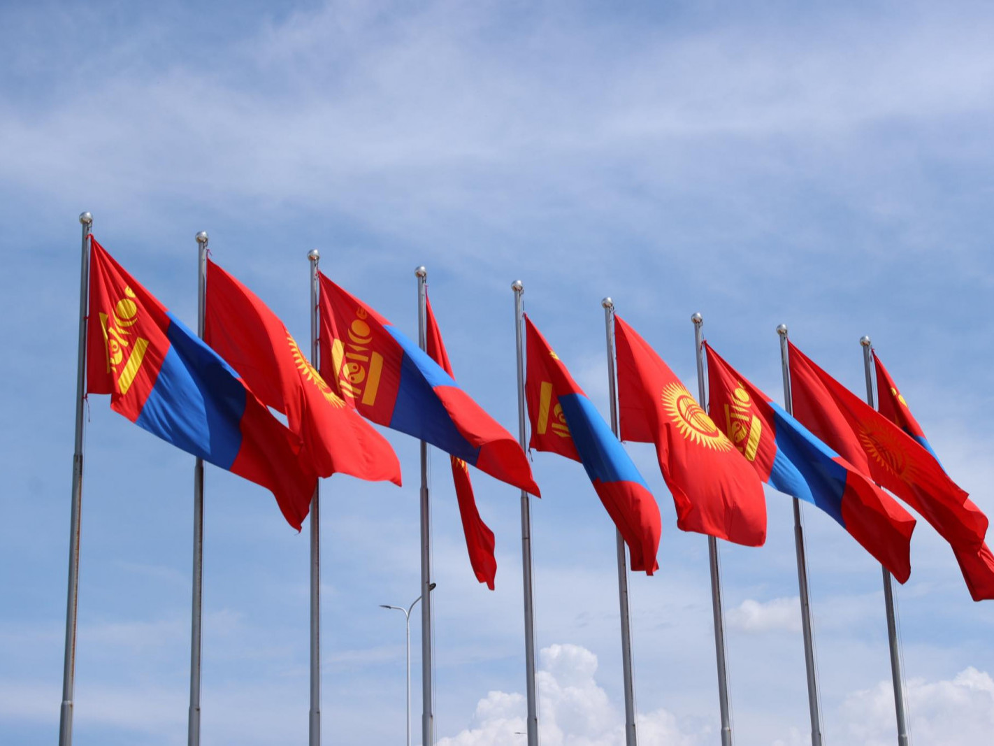 Монгол Улсаас Киргиз Улсад мах, махан бүтээгдэхүүн, сүүн бүтээгдэхүүн, ноос, арьс шир нийлүүлнэ 