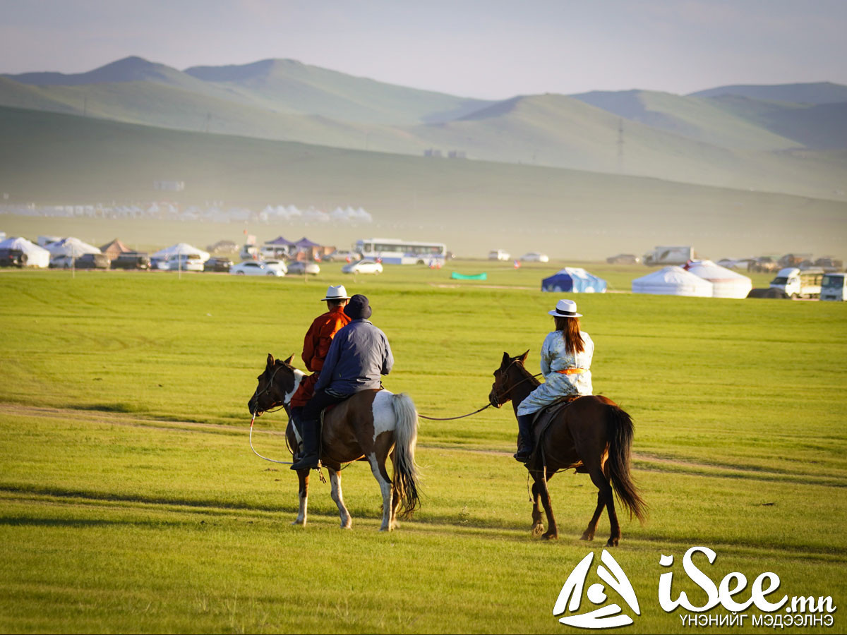 LIVE: Төв цэнгэлдэх хүрээлэнд наадамчин олныг хогоо ангилан хаях нөхцөлийг бүрдүүлжээ