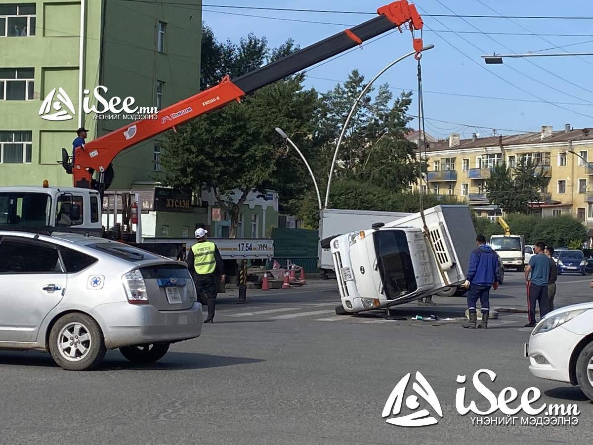 ВИДЕО: СУИС-ийн авто замын "Явган хүний гарц" дээр автомашин онхолдсон хэрэг гарлаа /ФОТО/