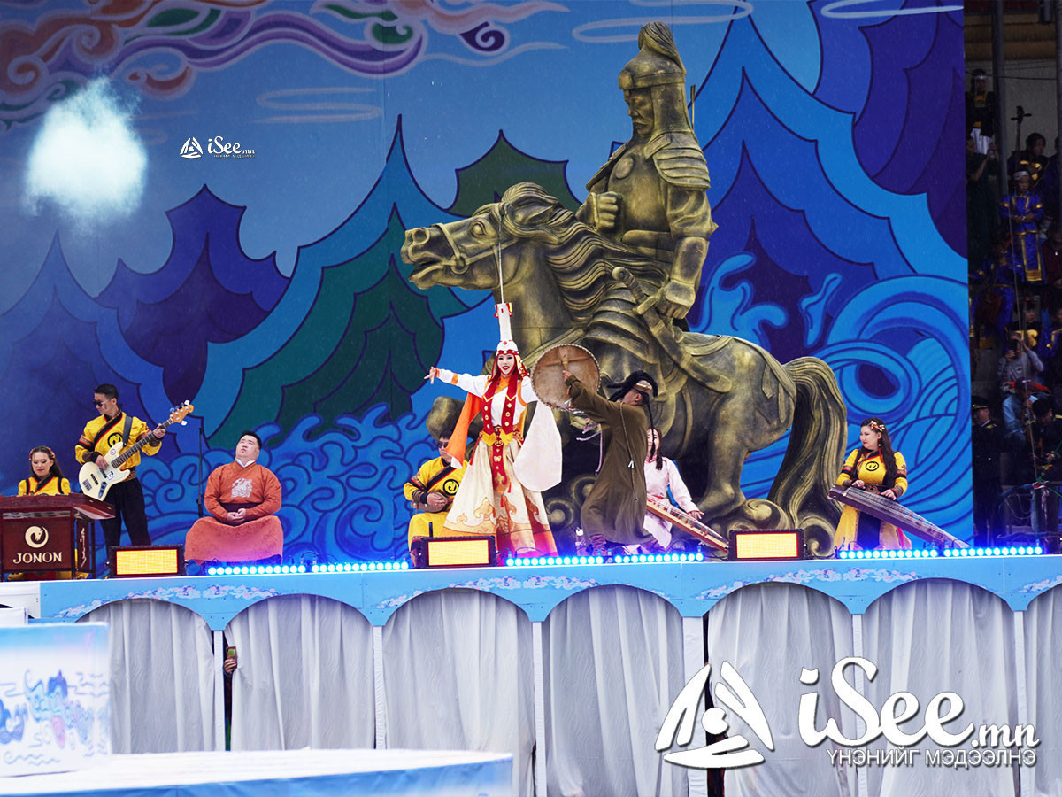 "Говь-Алтай аймгийн 100 жилийн ойн баяр наадам маргааш эхэлнэ" гэж мэдээлжээ