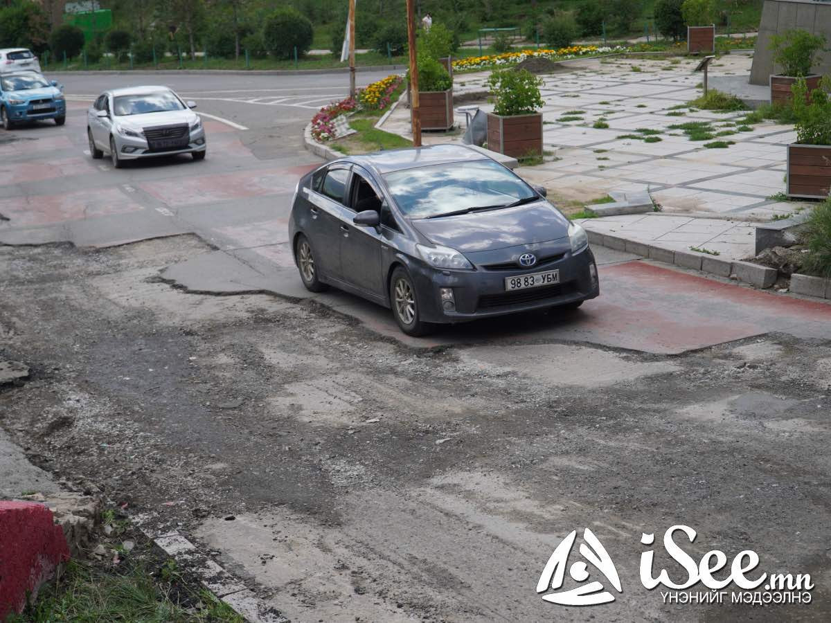 Циркийн уулзвараас ОБЕГ хүртэлх замыг хаалаа