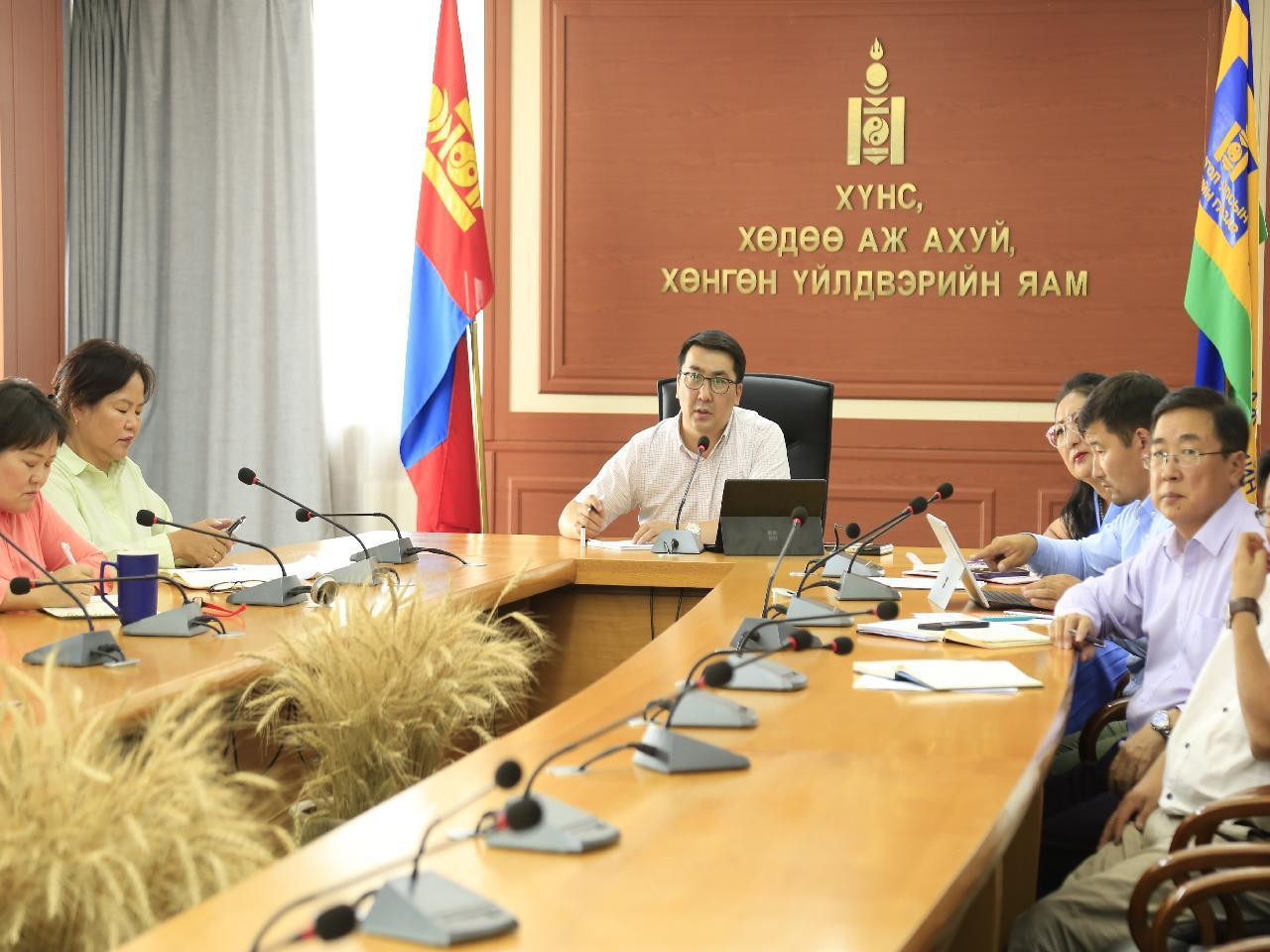 Өвөлжилт, хаваржилтын бэлтгэл хангах зарим арга хэмжээний тухай цахимаар хуралдлаа
