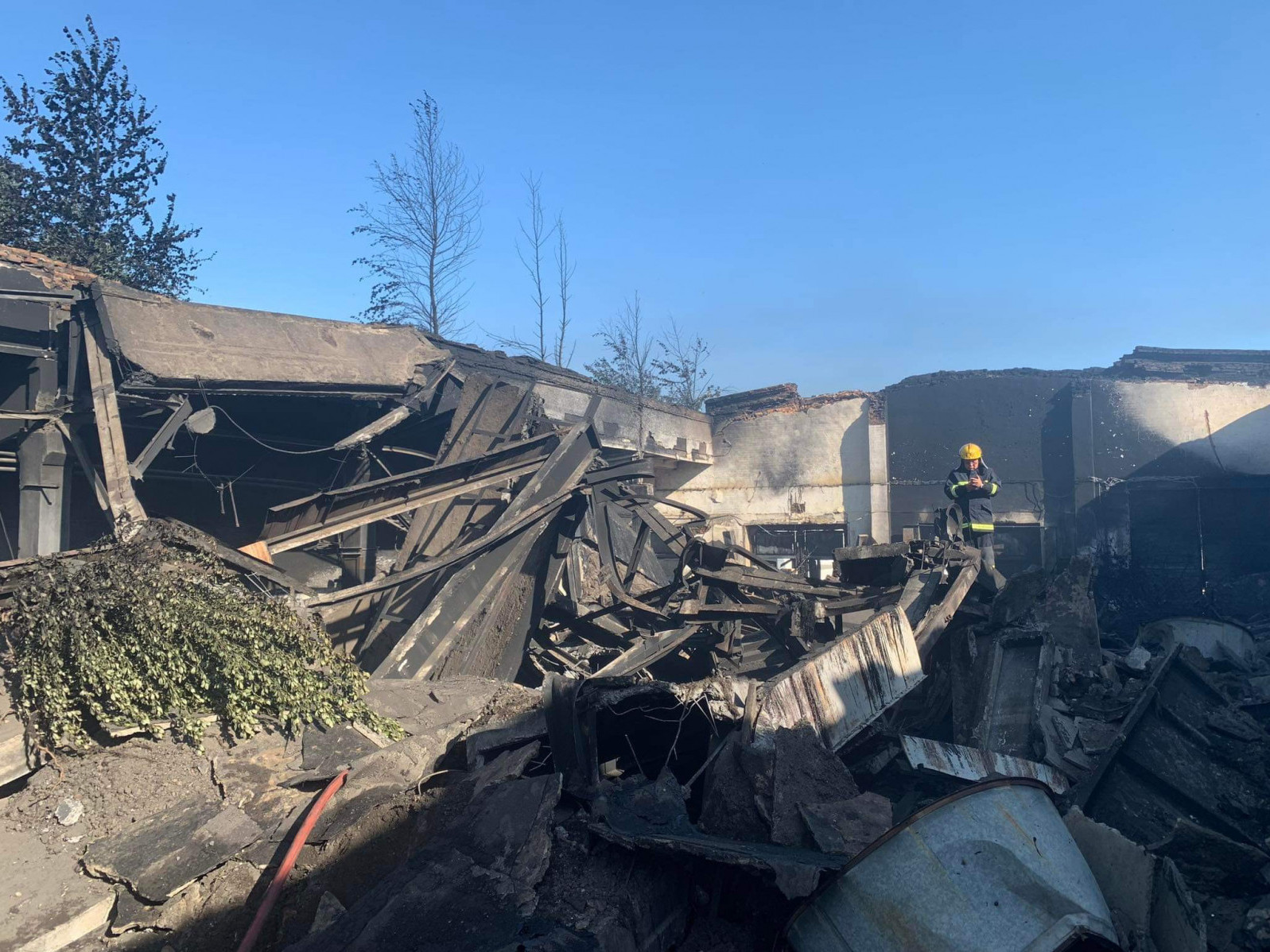 ОБЕГ: Хөөсөнцөрийн үйлдвэрт гарсан гал түймрийн тархалтыг зогсоолоо