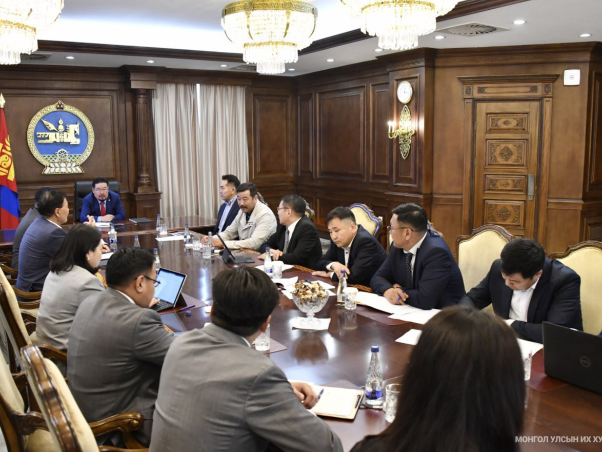 УИХ-ын дарга Г.Занданшатар Үндэсний баялгийн сангийн тухай хуулийн төслийг намрын ээлжит чуулганаар өргөн мэдүүлж, Үндсэн хуулийг хэрэгжүүлэхийг үүрэг болгов