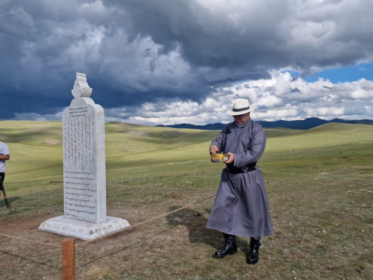 ФОТО: УИХ-ын гишүүн Ц.Анандбазар Булганд айрагны хөшөөг босгож, нээлт хийжээ
