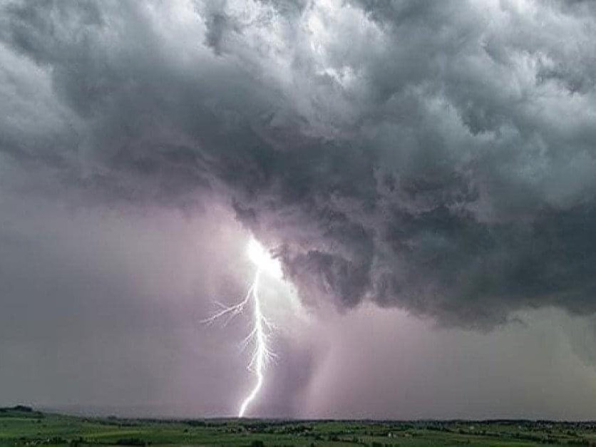 СЭРЭМЖЛҮҮЛЭГ: Айлын гэр дээр аянга бууж, хоёр иргэн түлэгджээ