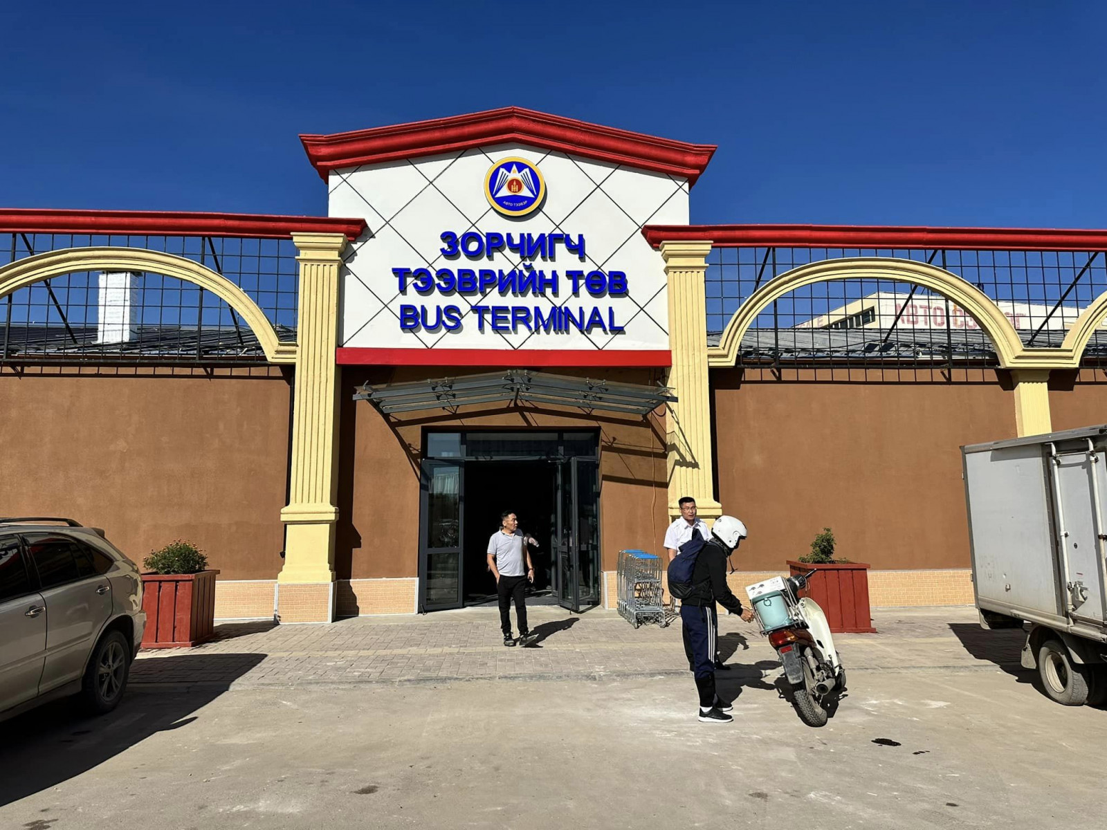 Драгон төвд гарсан галын улмаас зогссон хот хоорондын нийтийн тээврийн үйлчилгээг өнөөдрөөс Номин худалдааны төвийн автовокзалаас авна