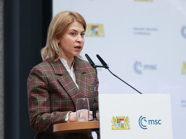"Украин хоёр жилийн дараа Европын холбоонд элсэхэд бэлэн болно" гэж Шадар сайд нь мэдэгджээ