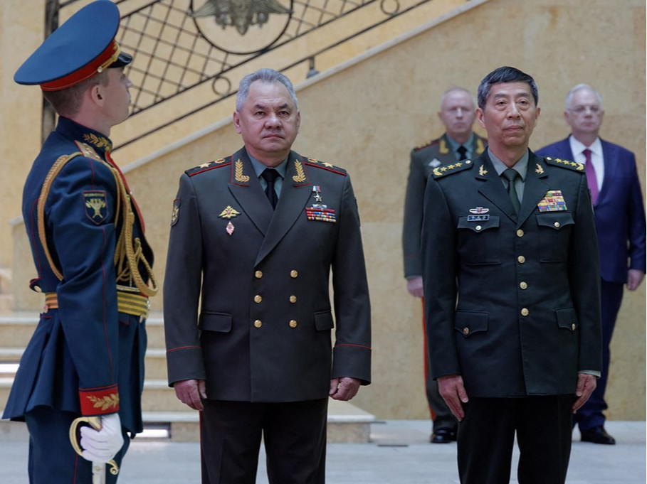 "Хятадын хоёр өндөр зэрэглэлийн сайд сураггүй алга болсон нь Ши Жиньпиний засгийн газартай холбоотой" гэв