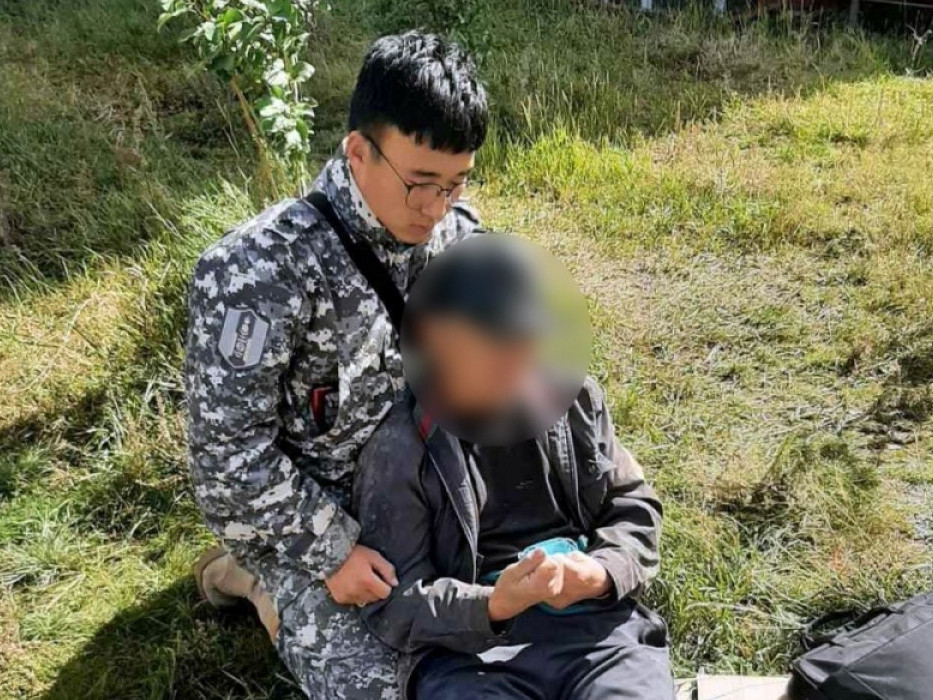 Дэд ахлагч Д.Баярбаасан гудамжинд таталт өгөн хэвтэж байсан иргэний амь насыг авран хамгаалжээ