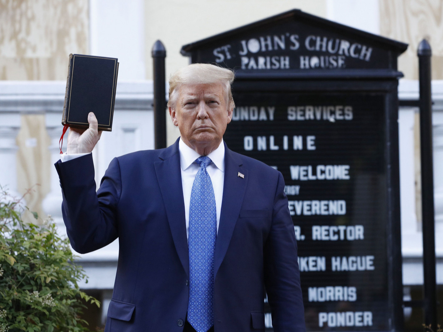 АНУ-ын экс Ерөнхийлөгч Доналд Трамп залилан мэхэлсэн хэргээр шүүхэд дуудагджээ