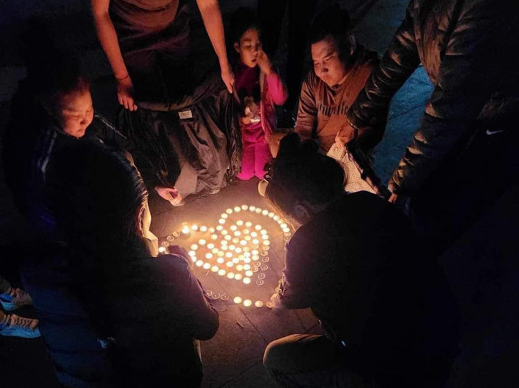 Долоон настай хүү харамсалтайгаар амиа алдсанд гашуудсан Дорнод аймгийн иргэд зул өргөж байна