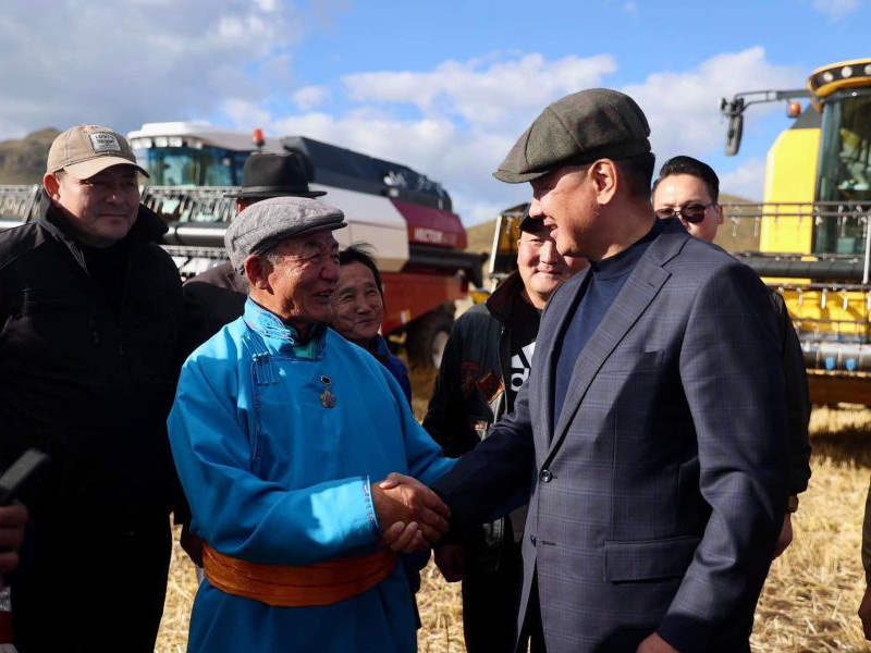 Ерөнхийлөгч У.Хүрэлсүх Сэлэнгэ, Орхон аймагт ажиллаж, ургацын байдалтай танилцлаа