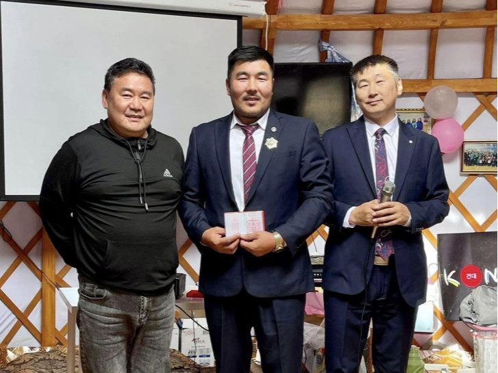 Хүннүгийн нийслэл Лунчэн болон Сяньбигийн язгууртны бунхныг олж, Монголын түүхэнд нээлт хийсэн археологич Т.Идэрхангай "Алтан гадас одон" хүртлээ