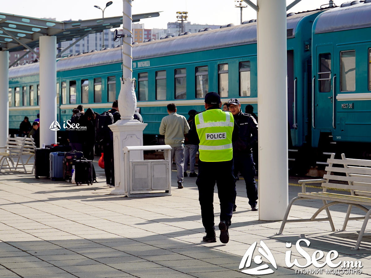 Өнөөдөр Эрээний боомтоор 8898 иргэн нэвтэрсэн нь энэ оны хамгийн өндөр үзүүлэлт болж байна 