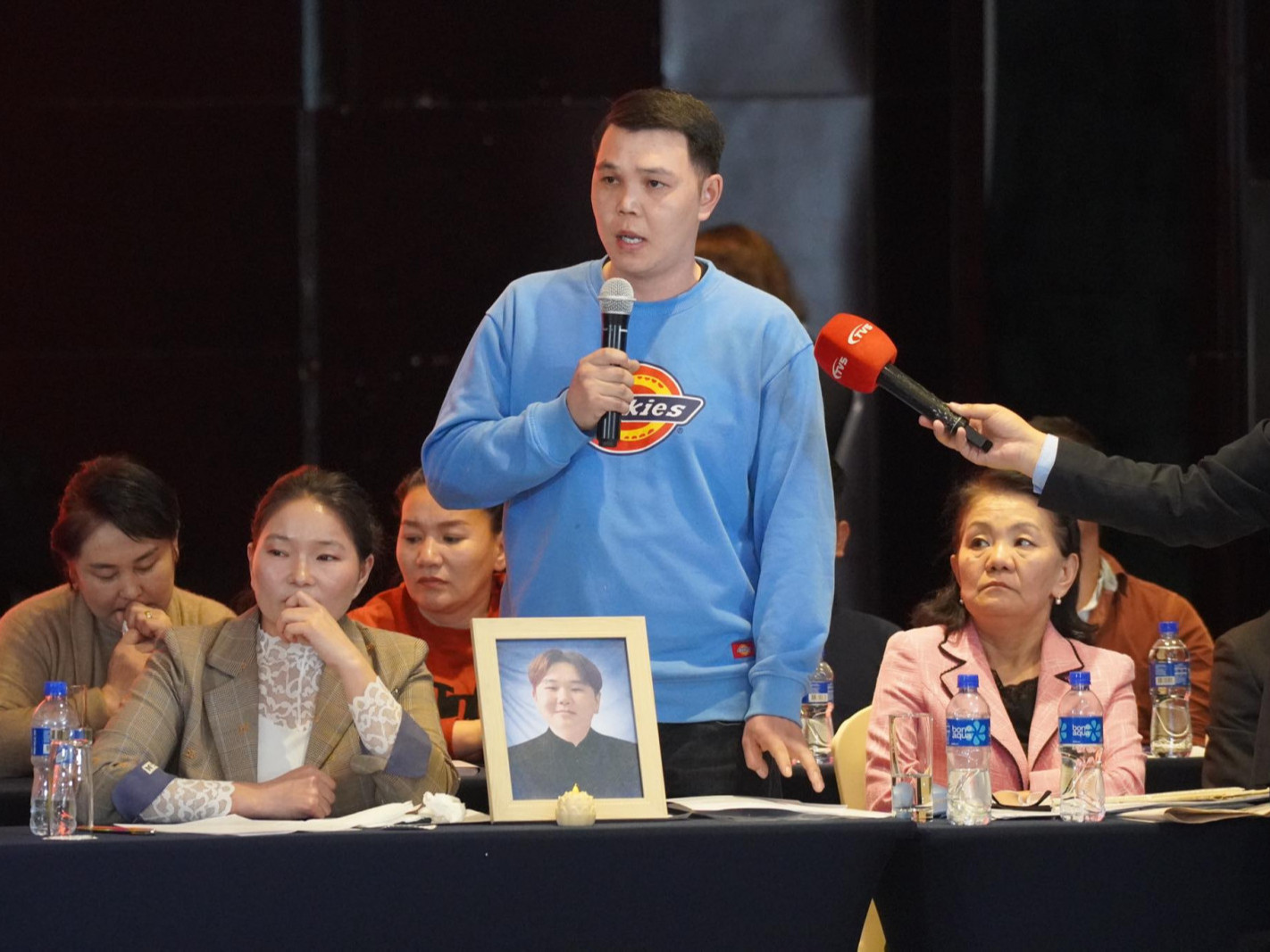 Алтанбулаг суманд амиа алдсан цэргийн ах: Камерын бичлэг үзүүлэлгүй, дүүг маань амиа хорлосон гэж хэргийг хаасан /LIVE/