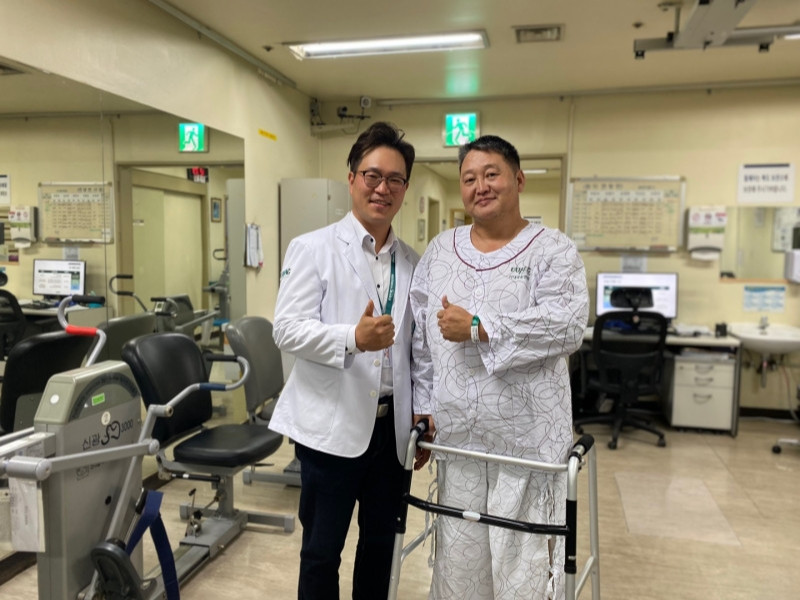 БНСУ-ын Эвха Их Сургуулийн Анагаах Ухааны төвөөс гуяны толгойн ясны үрэвсэлтэй Монгол өвчтөнийг урьж, үнэ төлбөргүй хагалгаа хийжээ