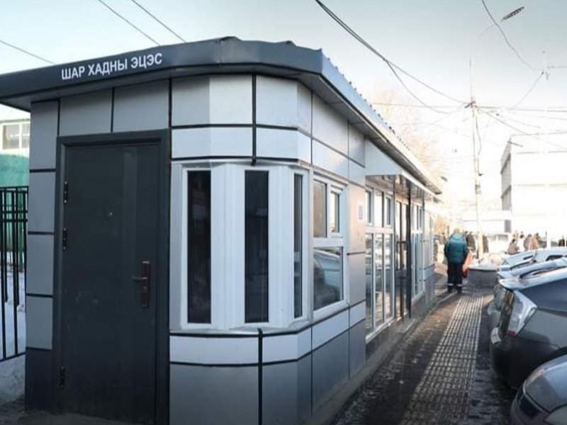 Шархадны эцсийг халаалттай, утсаа цэнэглэж болох жишиг автобусны буудал болгон тохижуулжээ