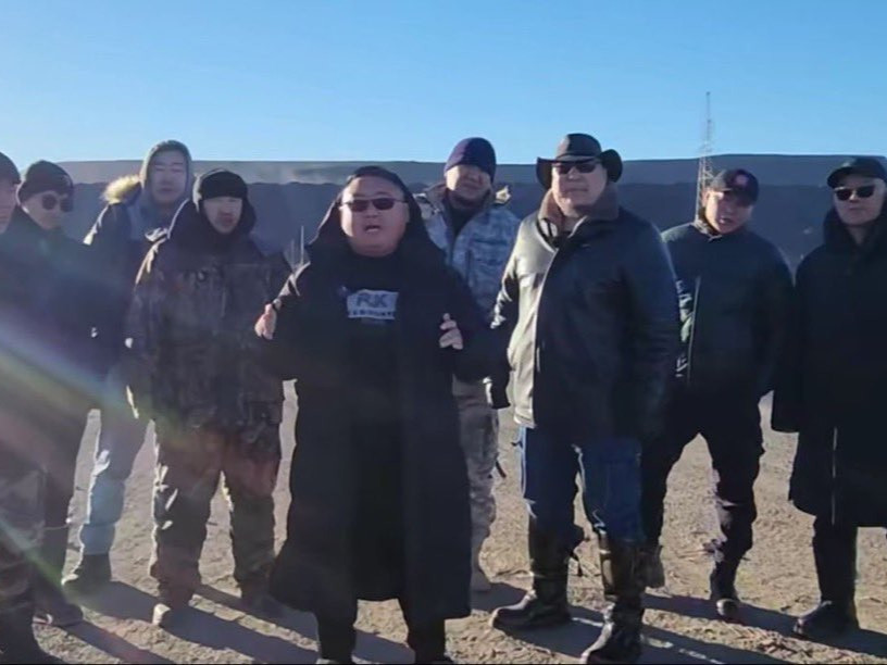 ШУУРХАЙ:  А.Отгонбаатар, П.Шинжээравдан нарын 14 хүн Өмнөговь аймгийн Цагдаагийн газрын шаардлагыг хүлээн авч, буцжээ