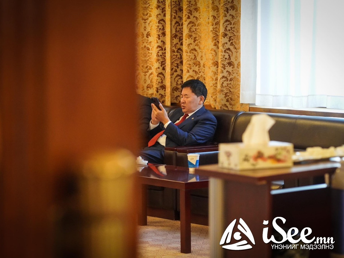 "Вагон унагаж" осол гаргасан машинч, туслах машинч нарыг Б.Дэлгэрсайханы компанид их хэмжээний хохирол учруулсан хэмээн яллажээ