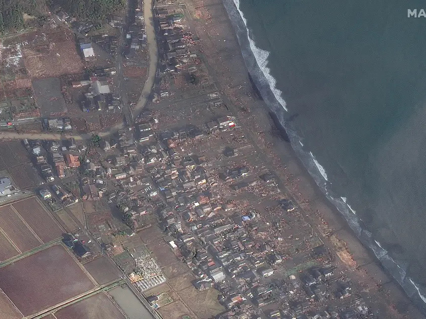 Японд болсон 7.6 баллын хүчтэй газар хөдлөлтийн дараа газар нь хагарсан байгааг сансрын гэрэл зургууд харуулжээ