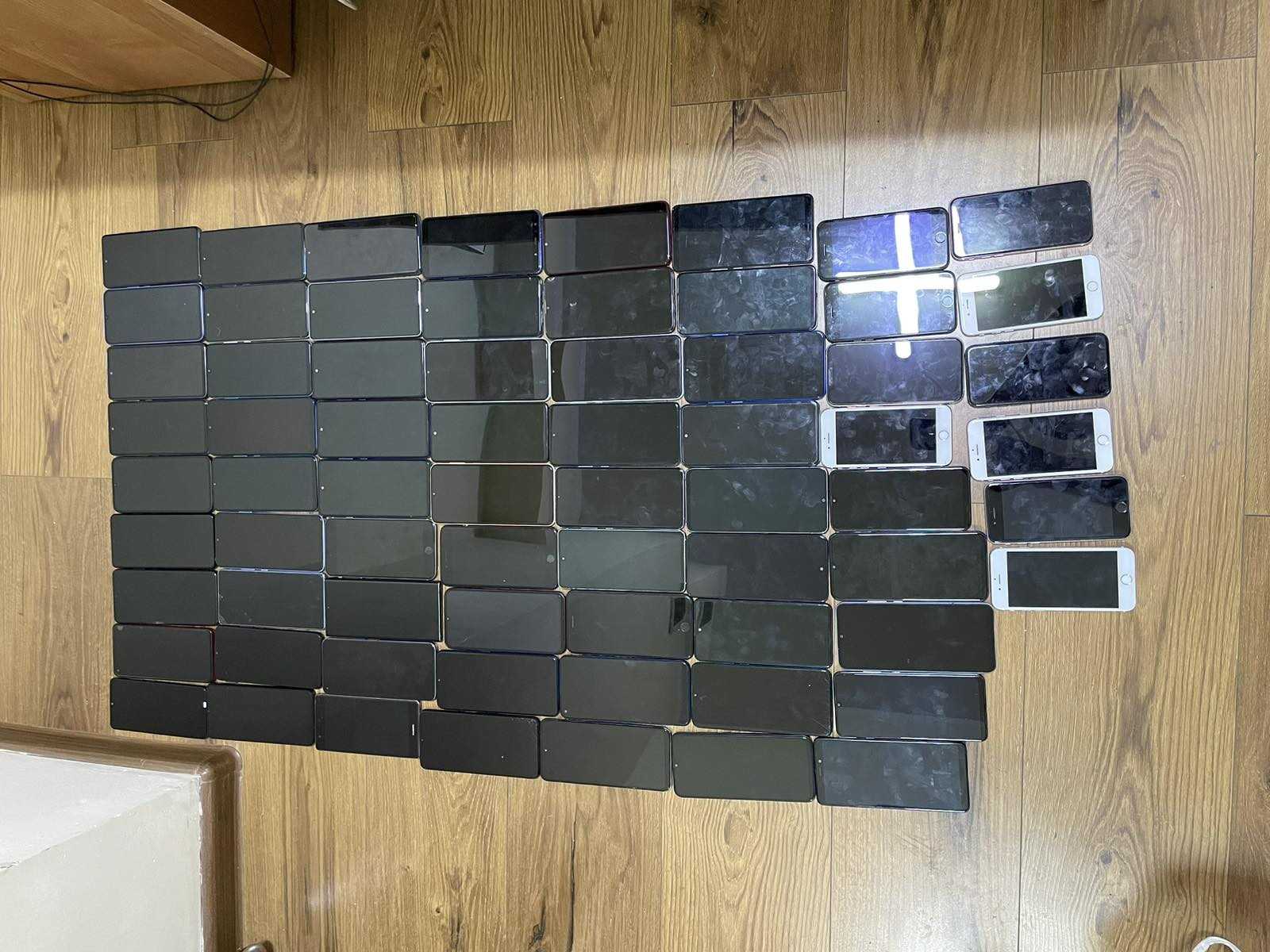 75 ширхэг гар утас хулгайлж, бусдад 30 сая төгрөгийн хохирол учруулсан гэх 29 настай эрэгтэйг баривчилжээ