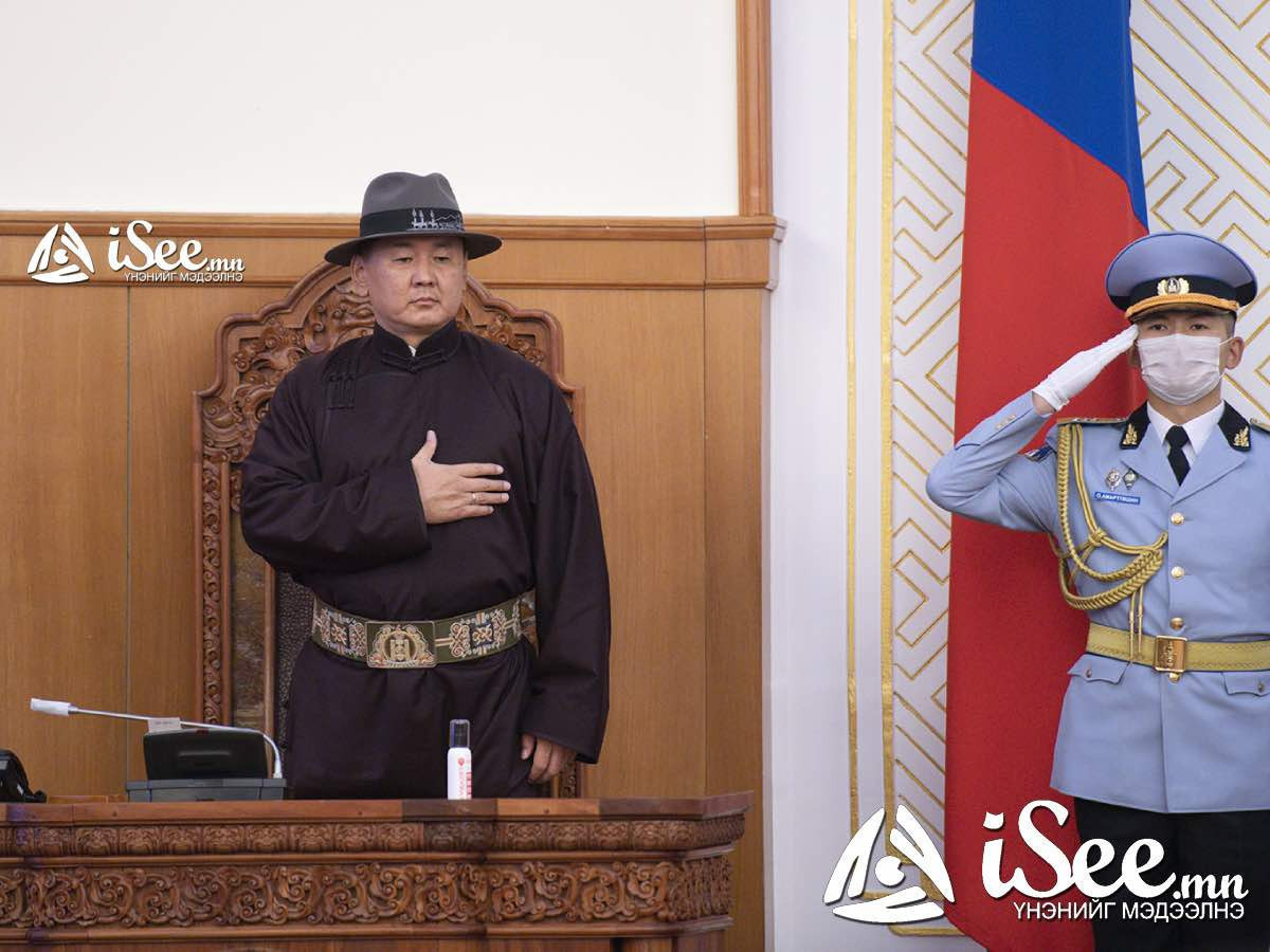 Ерөнхийлөгч У.Хүрэлсүх “Үндэсний сөрөн тэсвэрлэх стратеги”-ийг хэрэгжүүлэхээ мэдэгдээд төр, нийгмийн эсрэг чиглэсэн сөрөг нөлөөлөл, мэдээллийн эрсдлийг тооцохыг анхааруулжээ 