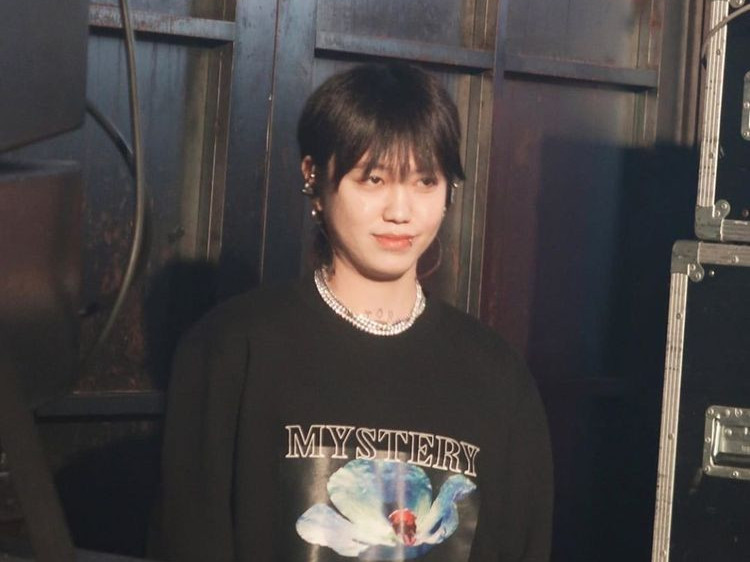 BLOO: “Downtown baby” дууг Монголд тийм алдартай гэж мэдээгүй. Монгол хүмүүсийн коверлож дуулсныг орчуулж сонссон. Үнэхээр сайн болсон байна лээ /BLOO/