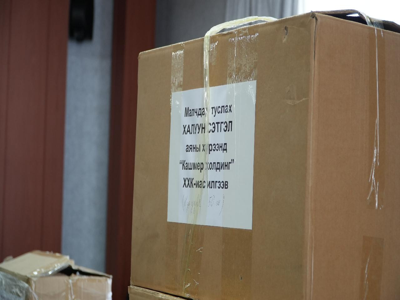 Ноос, ноолуур, оёдлын холбоод малчдад 182 сая төгрөгийн хадив өгчээ