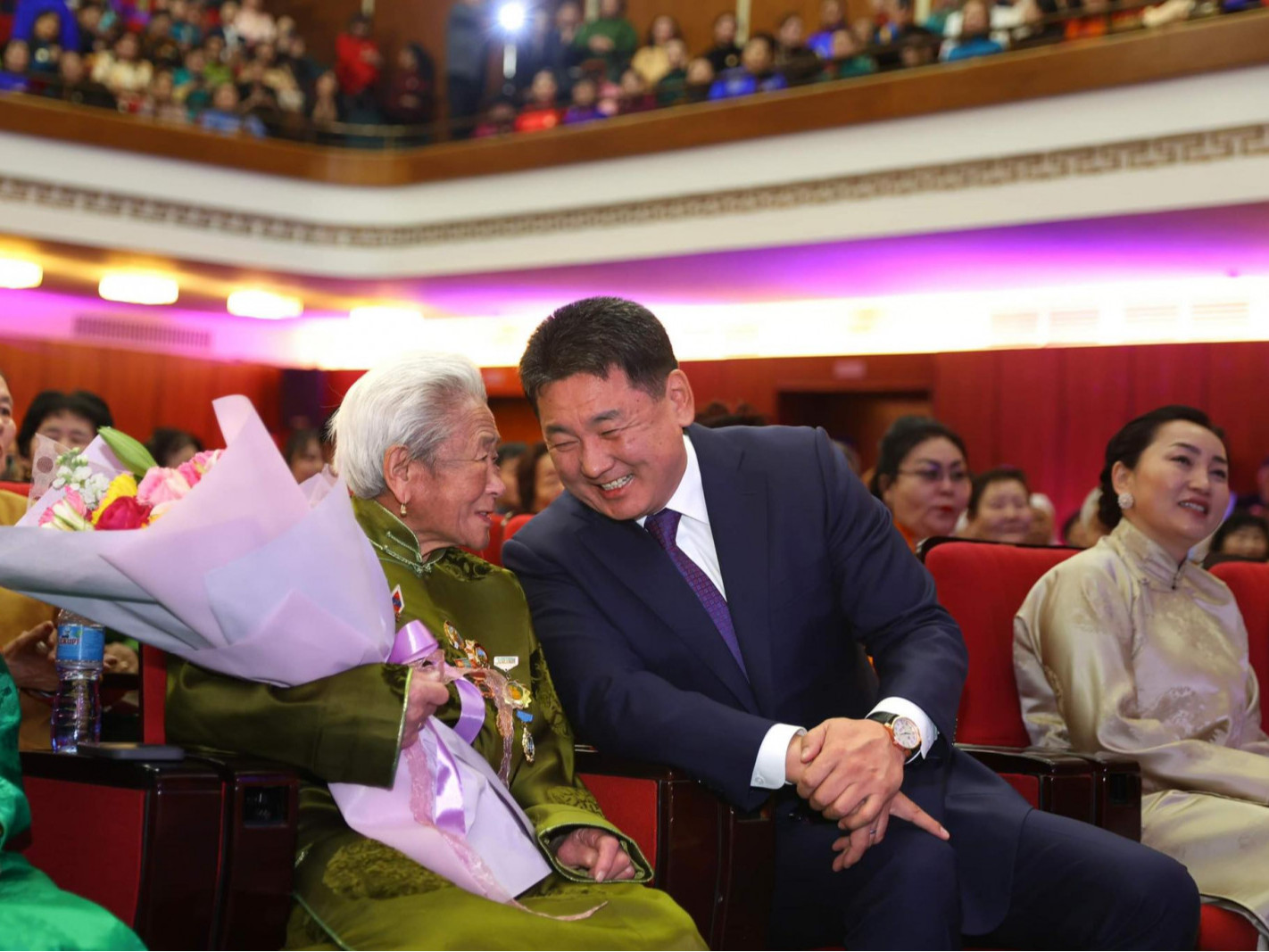 У.Хүрэлсүх: “Эхийн алдар” одонтой эхчүүдэд олгох мөнгөн тэтгэмжийг нэмнэ