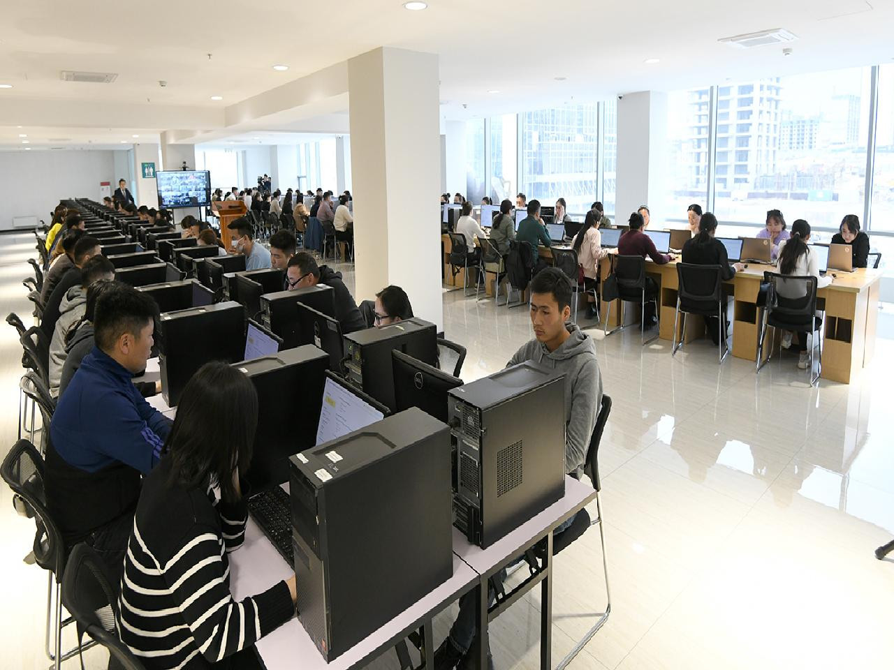 192 иргэн төрийн албаны нөөцөд бүртгэгдэх болзлыг хангалаа