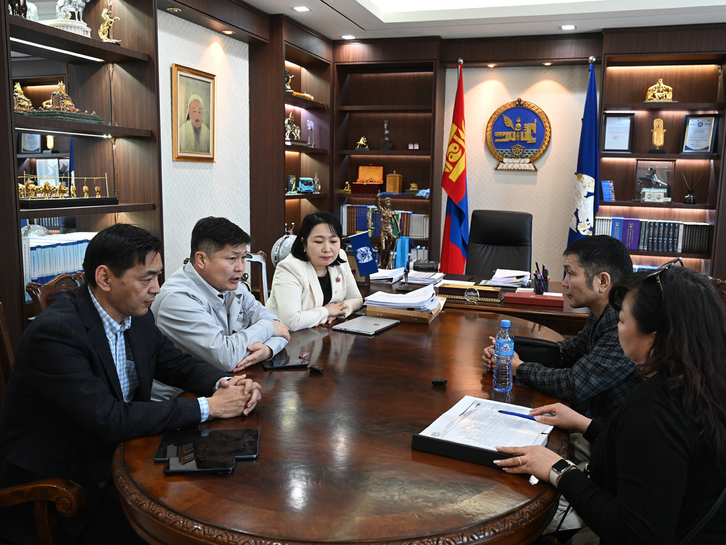 Төв цэнгэлдэхийн газраас бусдад олгох захирамж гаргасан үе үеийн Засаг дарга нарыг АТГ-т шалгуулна