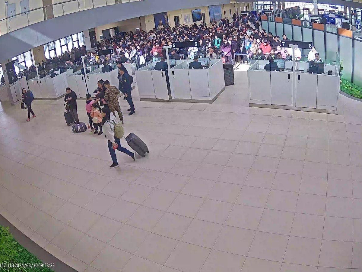 Замын-Үүд боомтоор нэг өдрийн дотор 8600 гаруй иргэд нэвтэрчээ