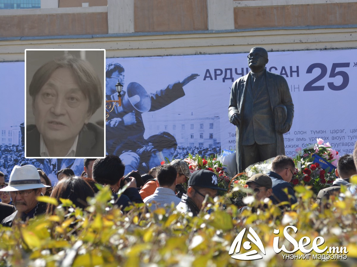 ВИДЕО: "С.Зоригийн гэрээсээ ажилдаа явдаг байсан замд хөшөөг нь босгосон. Энэ байрлалдаа байвал зүгээр" гэж түүний ах С.Баяр ярьжээ