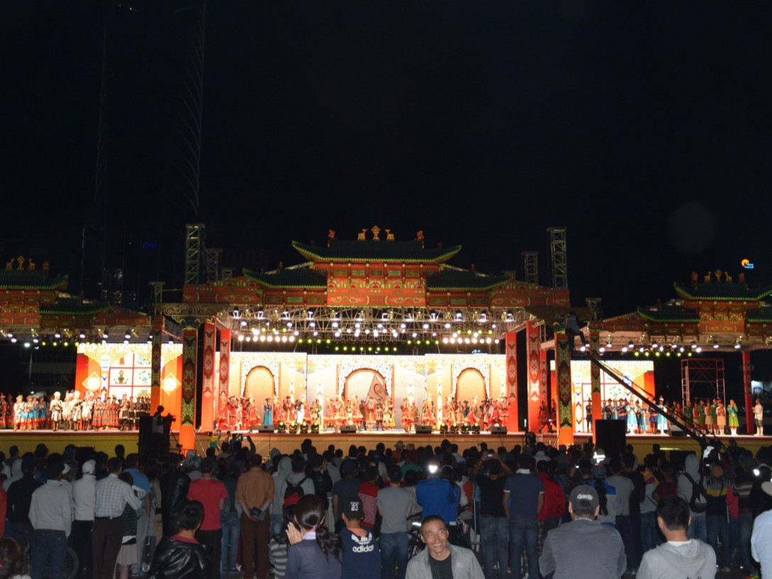 “Учиртай гурван толгой” дуурьд тоглох дуучдыг 100 сая төгрөгөөр урамшуулна