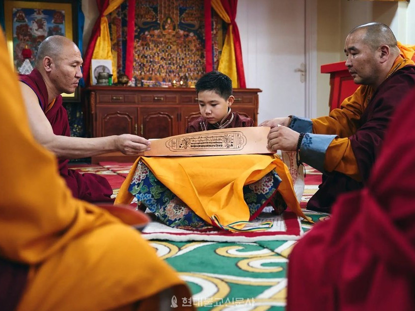 Х Богд: Эх орон, элэг нэгт түмэн олон маань амар амгалантай, даян дэлхийд энх тайван цогцлож, цаашлаад хамаг амьтан амар амгалантай байх болтугай