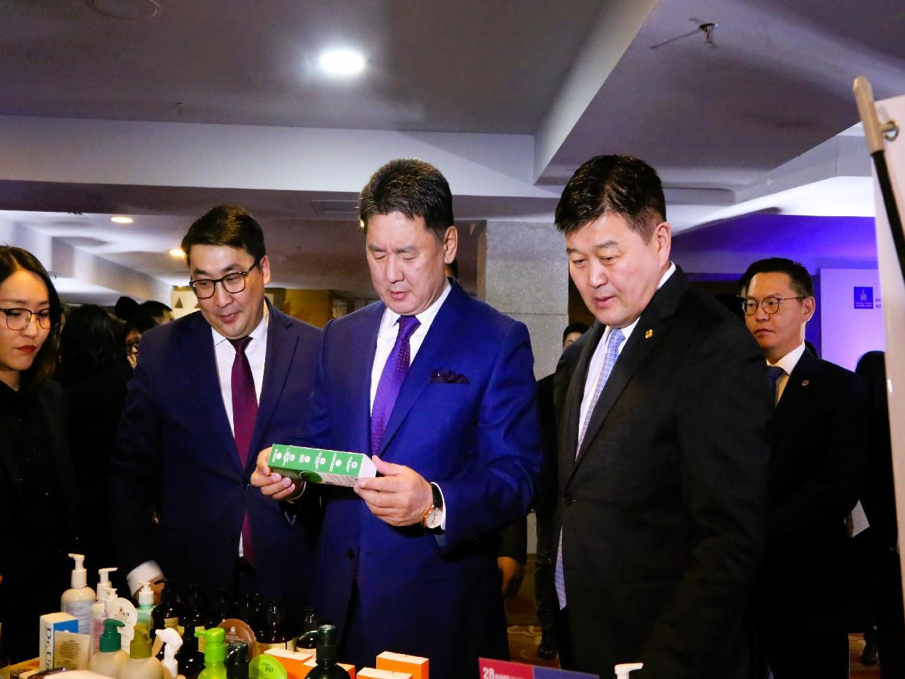 Өнөөдөр хөнгөн аж үйлдвэр үүсэж, хөгжсөний 90 жилийн ой тохиож байна